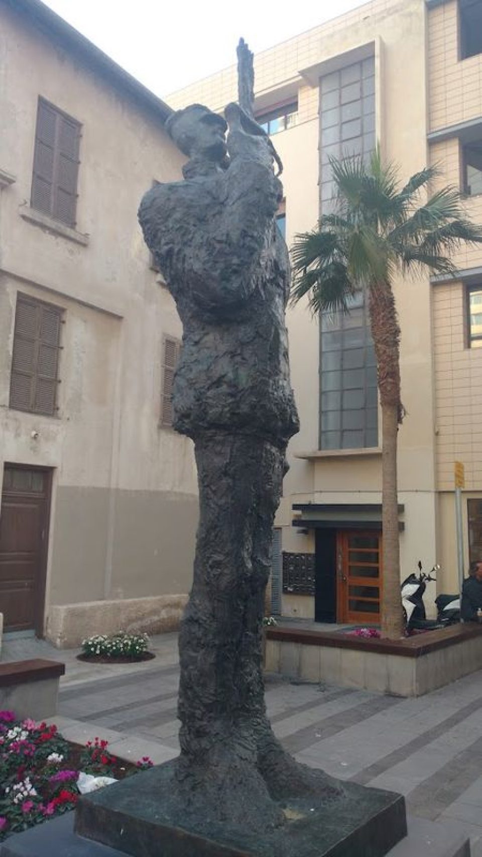 פסל בתל אביב