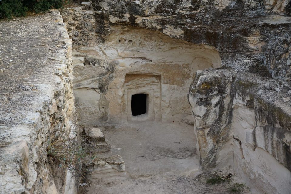 מערות קבורה בחורבת בורגין